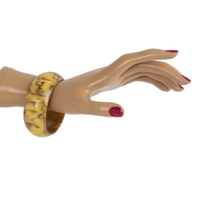 Bakelite Bracelet Carved Bangle Banana Chocolate Marble For Sale - Image 4 of 4