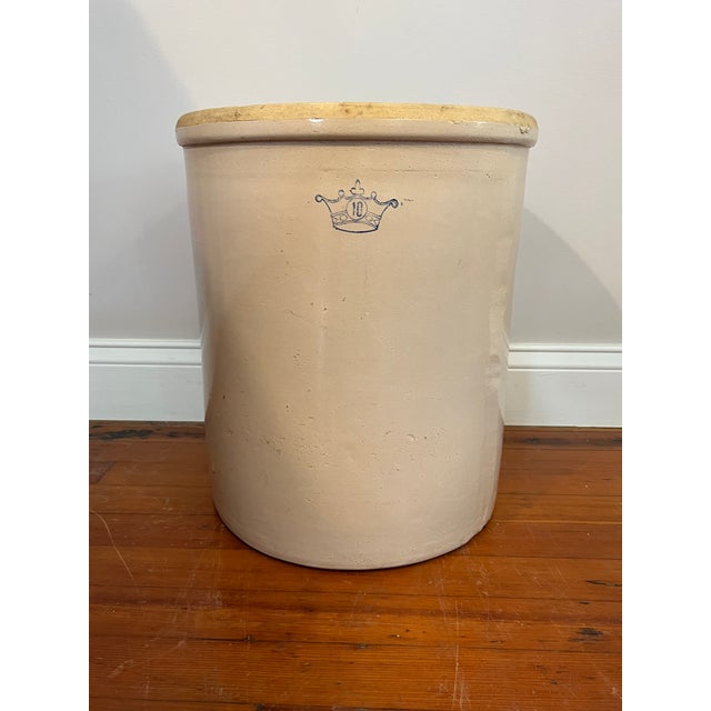 1900 - 1909 Vintage Robinson Ransbottom 10 Gallon Stoneware Blue Crown Crock Made in the u.s.A. For Sale - Image 5 of 5