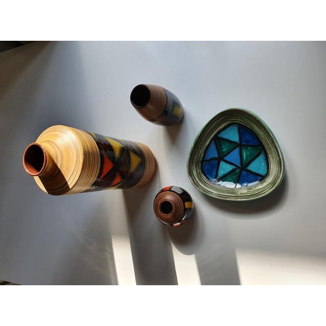 Mid-Century Black, Blue, Orange and Yellow Vetrata Vases and Bowls by Aldo Londi for Bitossi, Italy, Set of 16 For Sale - Image 12 of 18