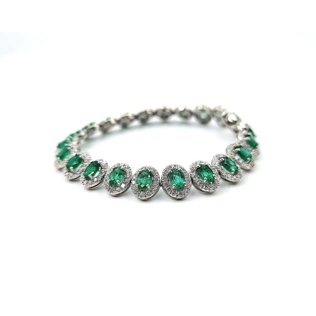 Green 9.45 Ct Natural Emerald & Diamond Bracelet For Sale - Image 8 of 8