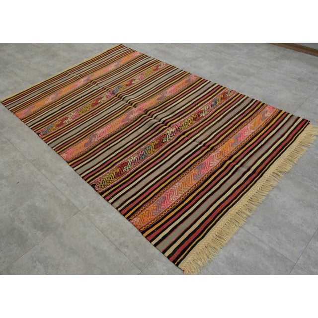 Vintage Braided Rug. Flat Weave Area Rug - 4' 6" X 6' 11" For Sale - Image 11 of 11