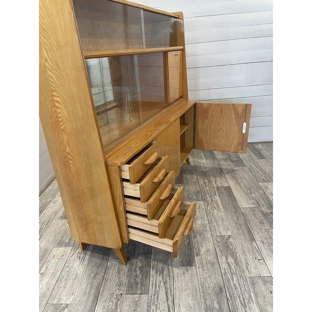 Red Vintage Bookcase from Tatra Nafromtok Pravenec, 1970s For Sale - Image 8 of 12