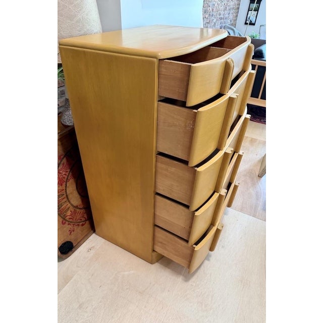 Vintage Heywood Wakefield “Airflow” Highboy Dresser 1930s For Sale In Boston - Image 6 of 9