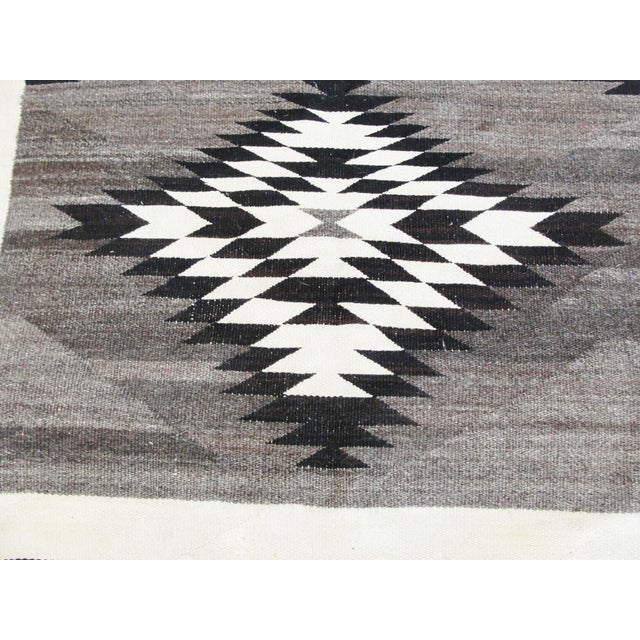Antique Navajo Crystal / Two Grey Hills Transitional Natural-Wool Rug 3'6" × 5' For Sale In Chicago - Image 6 of 8