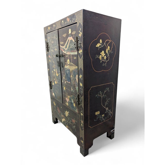 This refined Chinoiserie-style bar cabinet represents a classic example of mid-20th-century Oriental craftsmanship (circa...