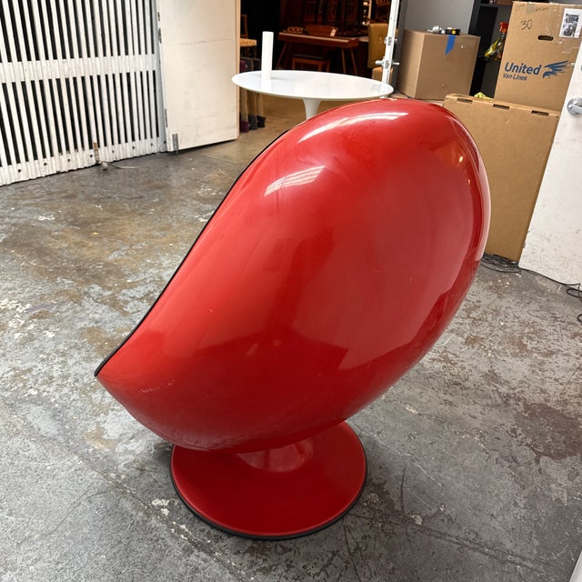 Late 20th Century Lee West Alpha Chamber Egg Lounge Chair For Sale - Image 5 of 12