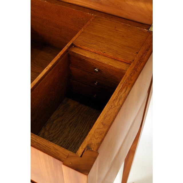 Antique Biedermeier Side Table in Cherry Wood, 1830 For Sale - Image 9 of 14