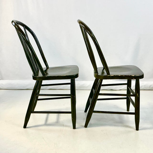 Late 19th C. Antique Americana Farmhouse Boho Chic Chippy Paint Windsor Pine Dining Chairs - Set of 6. For Sale - Image 15 of 16