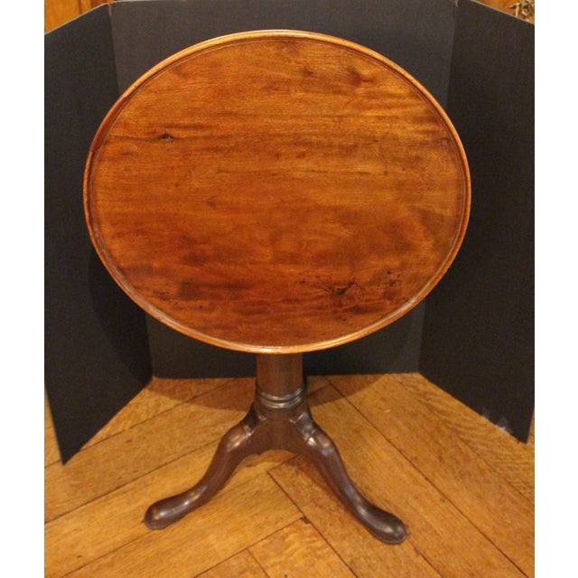 Circa 1750 English George II Period Small Tilt-Top Table For Sale - Image 4 of 8