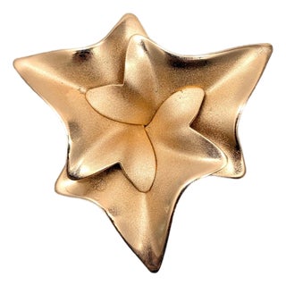 Vintage 1950s Signed Napier Goldtone Frosted Interlocking Leaves Brooch For Sale