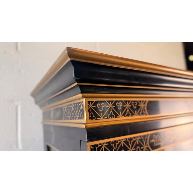 Wood Drexel Heritage Chinoiserie Illuminated Curio Cabinet / Display Case With Gold Gilt Detailing For Sale - Image 7 of 15