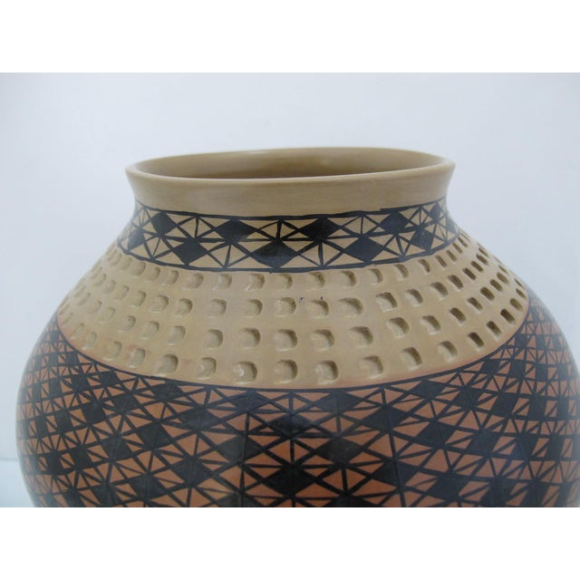 Late 20th Century Mata Ortiz Amalia Mora Mexico Geometric Diamond Eye Dazzler Pottery Vessel Vase For Sale - Image 5 of 7