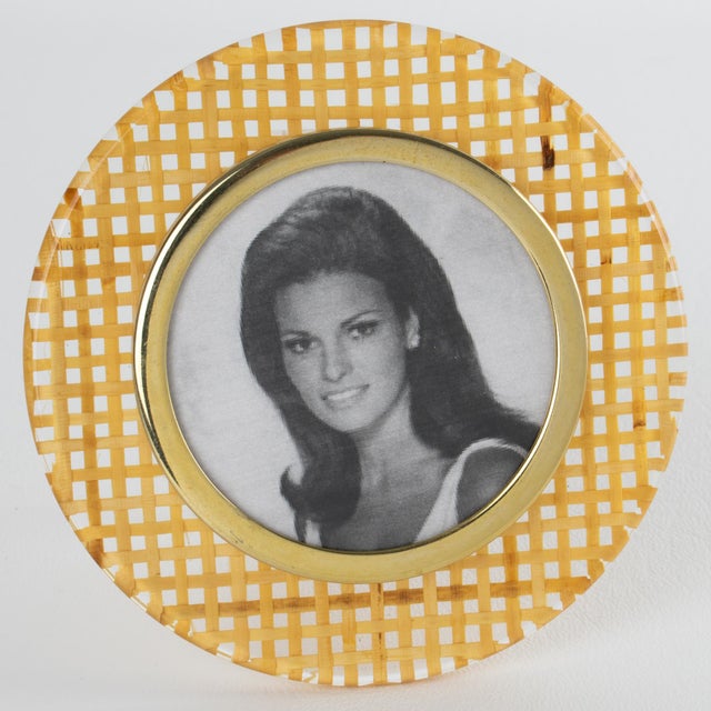 This stunning decorative picture photo frame is perfect for a living space or vanity. The frame features a rounded shape...