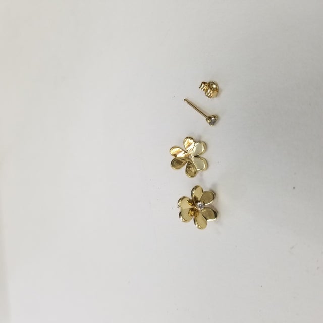 Contemporary 18k yellow Gold "3 Leaf Clover" Diamond earrings For Sale - Image 3 of 7