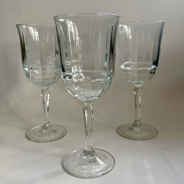 Mid-Century Modern Vintage Arcoroc Goblets Arcade Bengale Pattern – Large French Wine Glasses - Set of 3 For Sale - Image 3 of 7