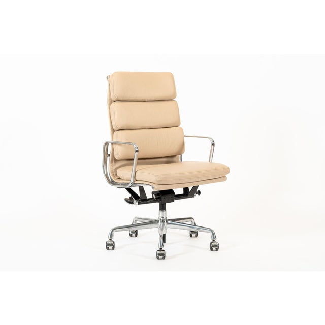 Eames Herman Miller Tall Cream Leather Office Chair Aluminum Group For Sale - Image 11 of 12