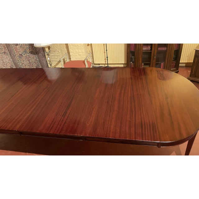 Superb Directoire period mahogany dining table with six legs, dating from the early 19th century and measuring 3.70 meters...