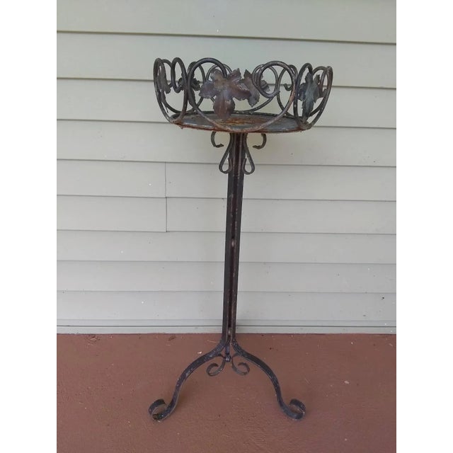 This vintage, mid-century wrought iron plant or décor stand is great for indoor or outdoor use. It is from the Mid 20th...