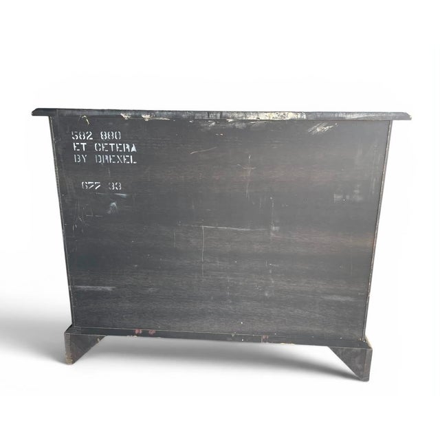 Black Drexel Heritage Vintage Chinoiserie Gilt Decorated Blockfront 3-Drawer Chest Et Cetera Collection For Sale - Image 8 of 12