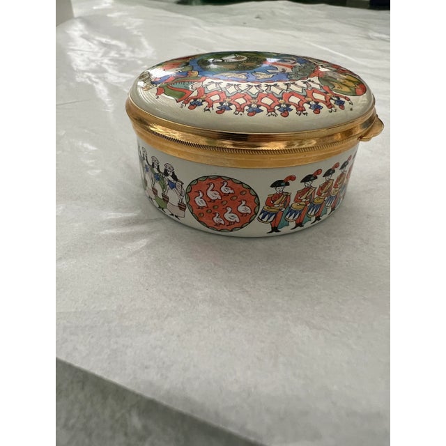 Vintage 1980s Staffordshire Enamel Box, 12 Days of Christmas, Made in England. For Sale - Image 11 of 13