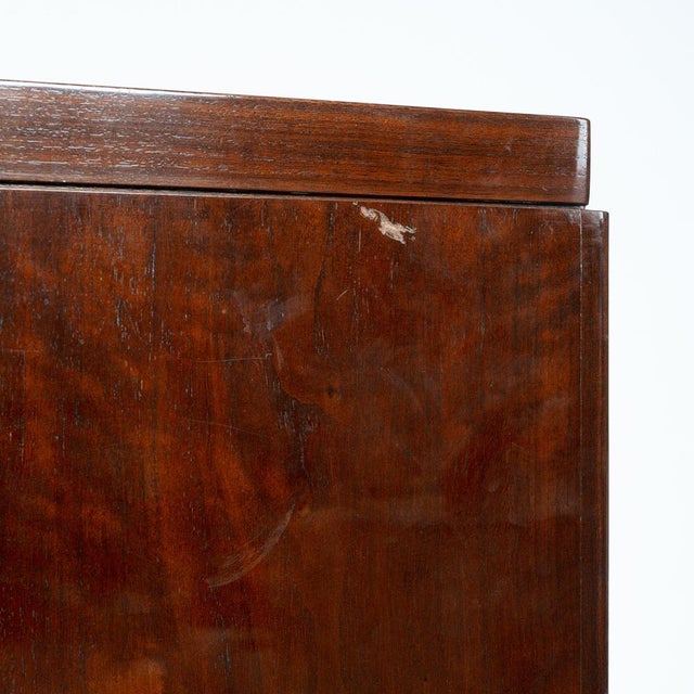 Art Deco Baker Walnut Veneered Nightstands in Copper and Cut Glass Accents, 1950s, Set of 2 For Sale - Image 14 of 18
