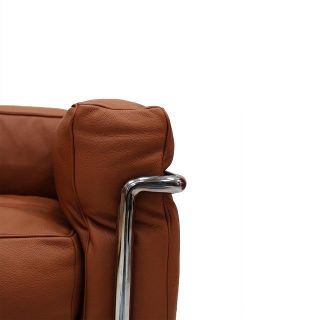 1980s Modernist LC2 Lounge Chair in Brown Leather by Le Corbusier for Cassina, Italy, 1980 For Sale - Image 5 of 9