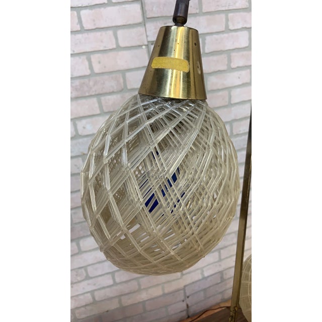Mid Century Modern Space Age Atomic Lucite Spaghetti Globe Table Lamp - Pair For Sale In Chicago - Image 6 of 6