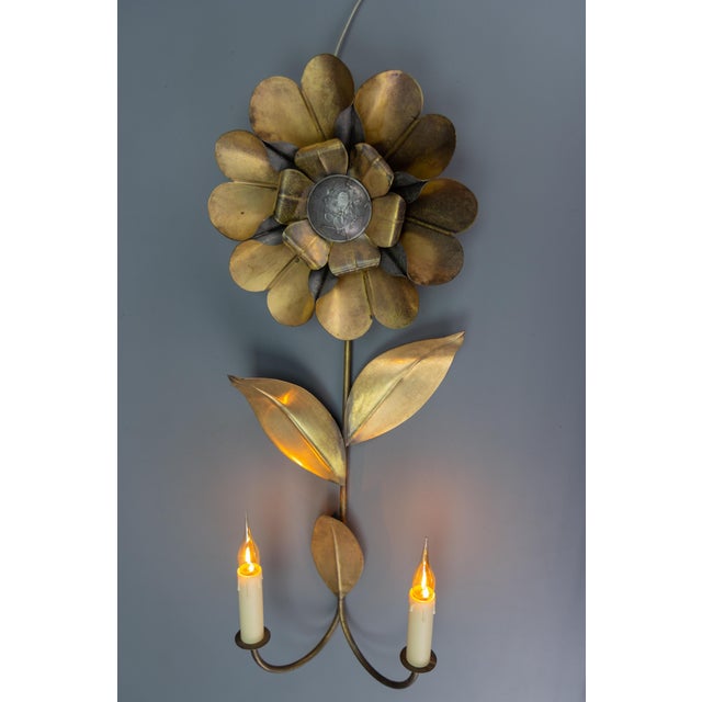 Mid-Century Modern Brass and Metal Flower-Shaped Twin Arm Sconce, France, 1950s For Sale - Image 4 of 18
