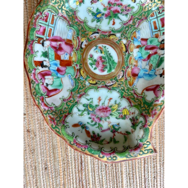Pair of 19th Century Chinese Export Rose Medallion Porcelain Shrimp Dishes For Sale - Image 4 of 10