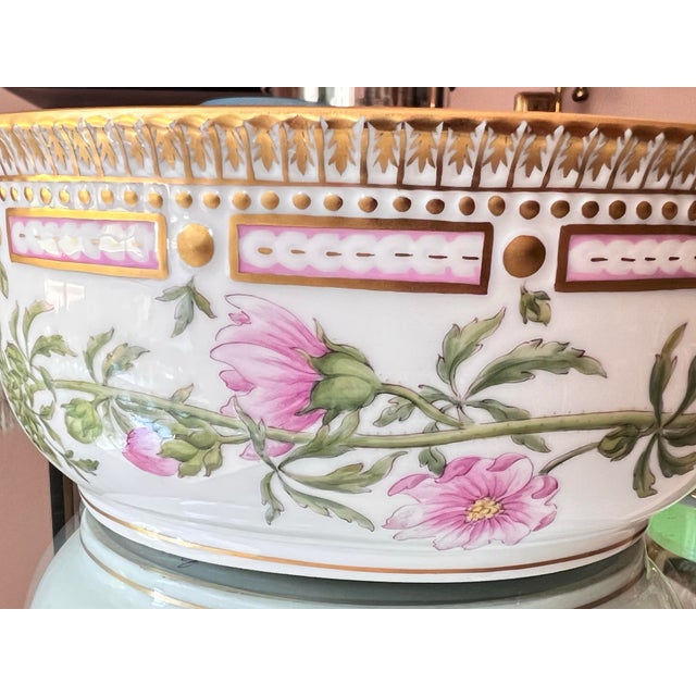 Traditional 1960s Flora Danica Bowl by Royal Copenhagen // Malva Moschata L. // Exquisite Hand-Painted Fine China For Sale - Image 3 of 12