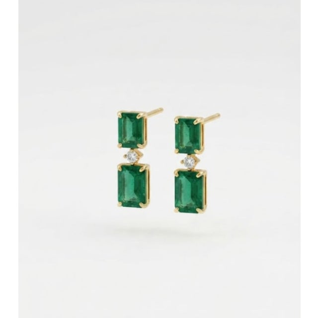 Natural 4.57cts Emerald & 0.08cts Diamond Earring in 14k Gold For Sale - Image 4 of 8
