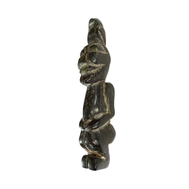 VTG HongShan Style Culture Black Carved Jade Primitive Figure W/ Bird Perched Atop For Sale In New York - Image 6 of 6