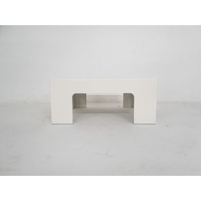 About this item White square Space age coffee table. In good condition. A few small signs of use