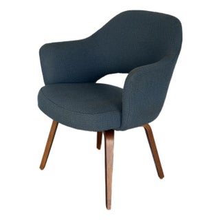1950s Eero Saarinen for Knoll Executive Armchair With Wood Legs - All Original - Blue For Sale
