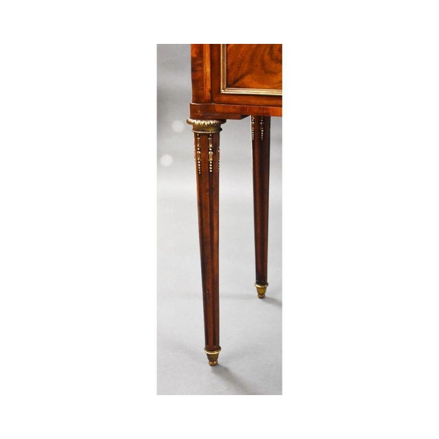 Late 19th Century French Walnut Commode with Glass Top, 1870s For Sale - Image 5 of 18