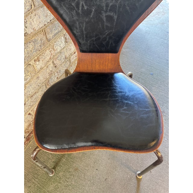 Mid Century Modern Chair, Leather Chrome and Walnut, in the Style of Cherner For Sale - Image 14 of 17