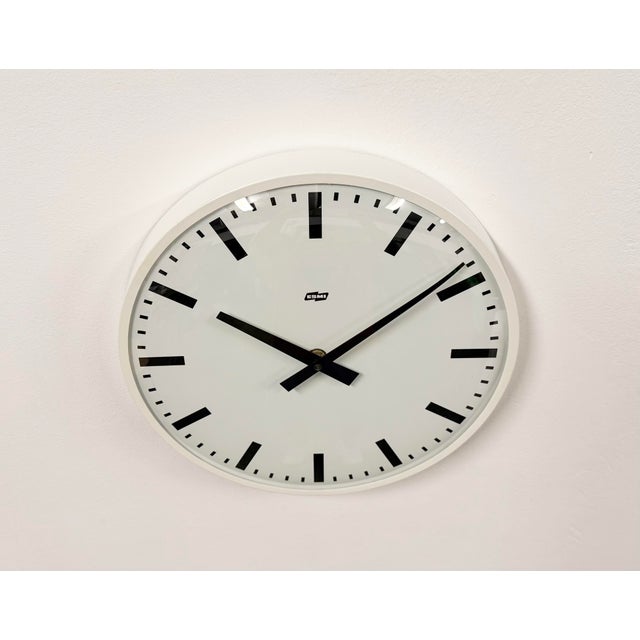 Vintage White Bakelite Wall Clock from Esmi, 1980s For Sale - Image 4 of 17