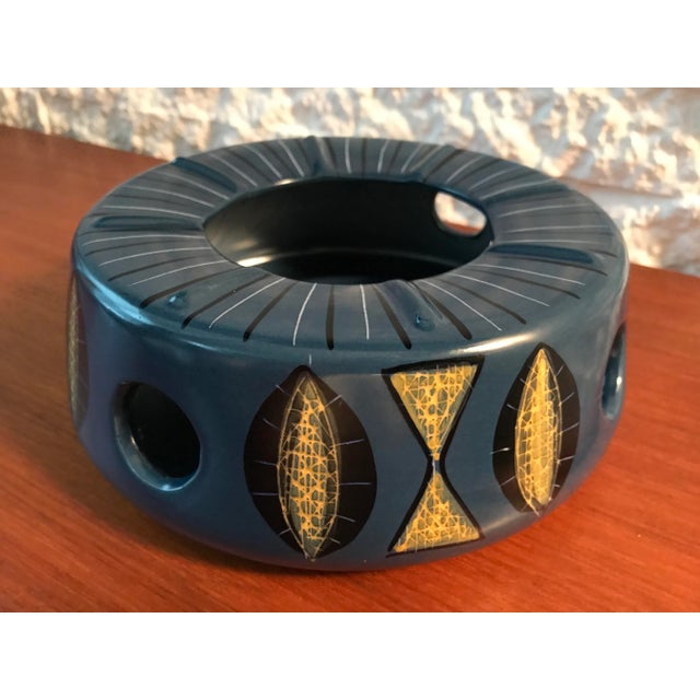 Cerulean Vintage 1950s Retro Mid-Century Atomic Modern Ceramic Ashtray, Signed For Sale - Image 8 of 11
