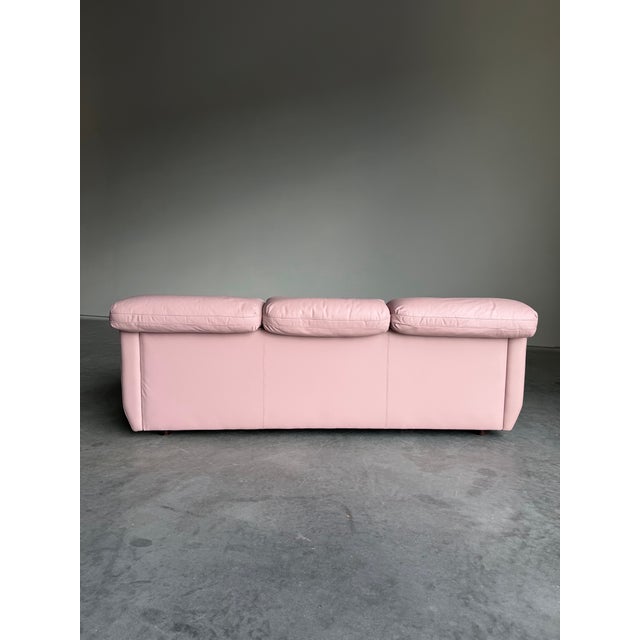 American Leather Vintage Postmodern 1990’s Sculptural Pink Leather Sofa For Sale - Image 4 of 12