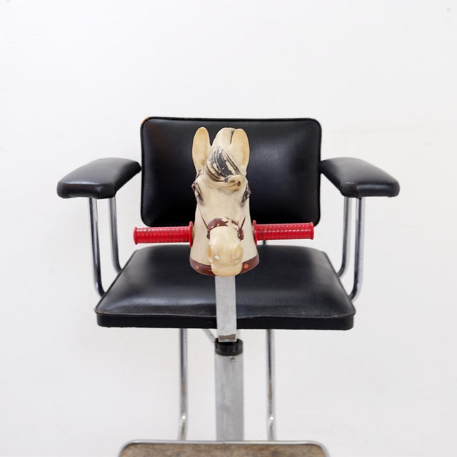 Measures : Ø Base 55cm 49x59cm H:104 - SH:78cm Varialble Retro children's hair salon chair. Features a plastic horse head...