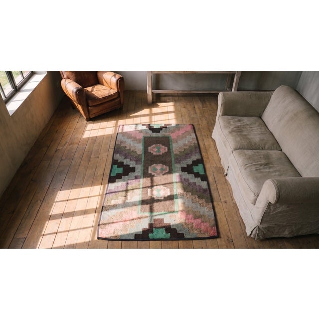Textile 1920s Multicolor Geometric Antique American Hooked Rug 2'2" X 4'5" Knotted Wool Carpet For Sale - Image 7 of 7