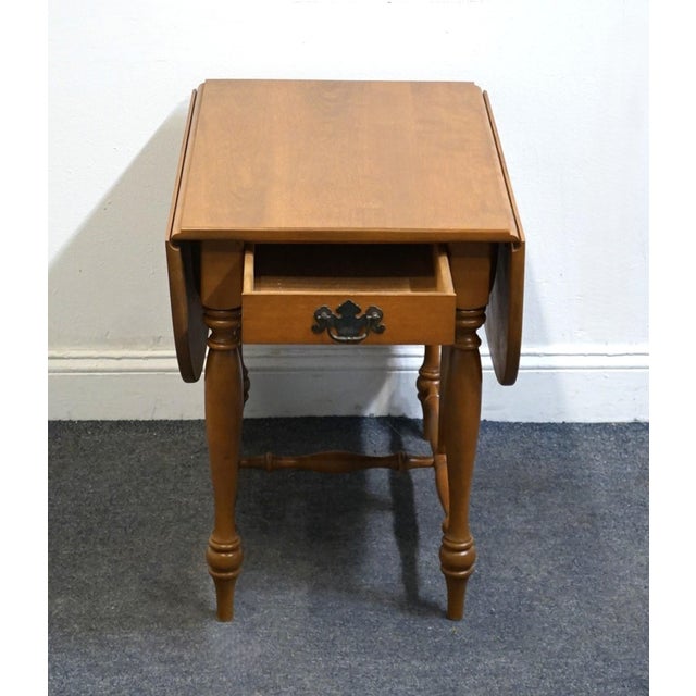 Ethan Allen Heirloom Nutmeg Maple Colonial Early American 35" Drop Leaf Pembroke Accent End Table 10-8544 For Sale In Kansas City - Image 6 of 16