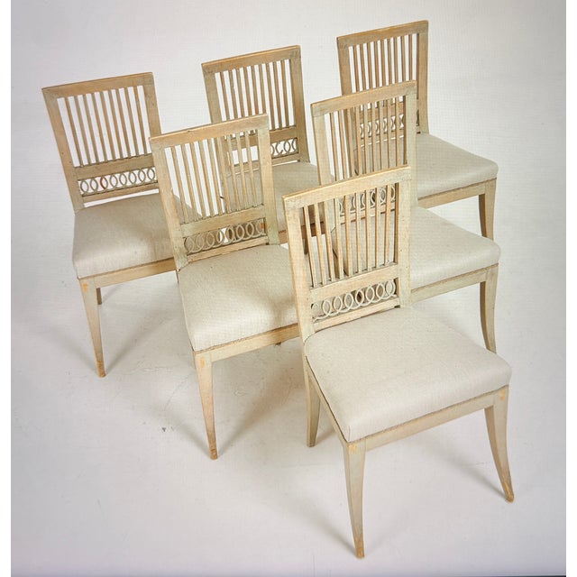 A beautiful set of six chairs in greige (grey/beige) in excellent condition is offered here. Very classic, truly...