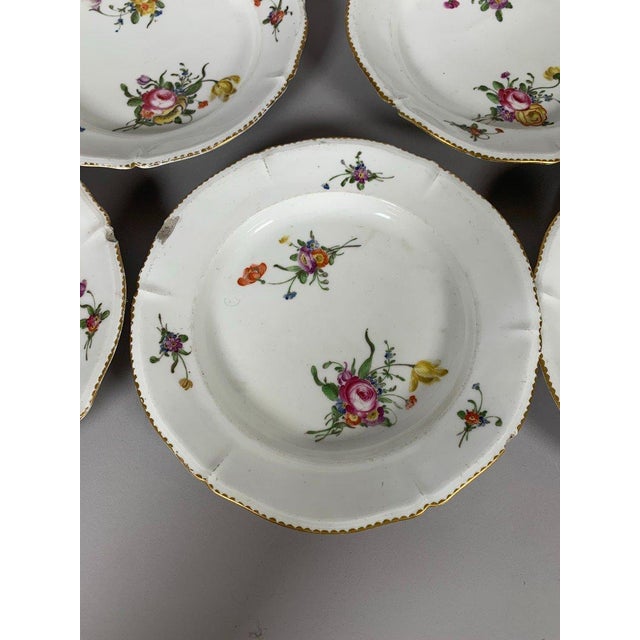 Asian Manufacture Du Comte d'Artois - Plate (5) - Soft-paste porcelain, 18th century For Sale - Image 3 of 8
