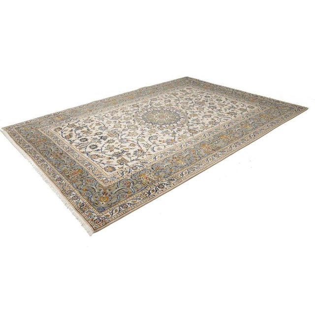 Middle Eastern Kashan Rug in Hand-Knotted Wool For Sale - Image 11 of 11