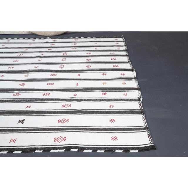 1970s Vintage Turkish Oushak Handmade Cotton White Wool Kilim Area Rug For Sale - Image 5 of 10