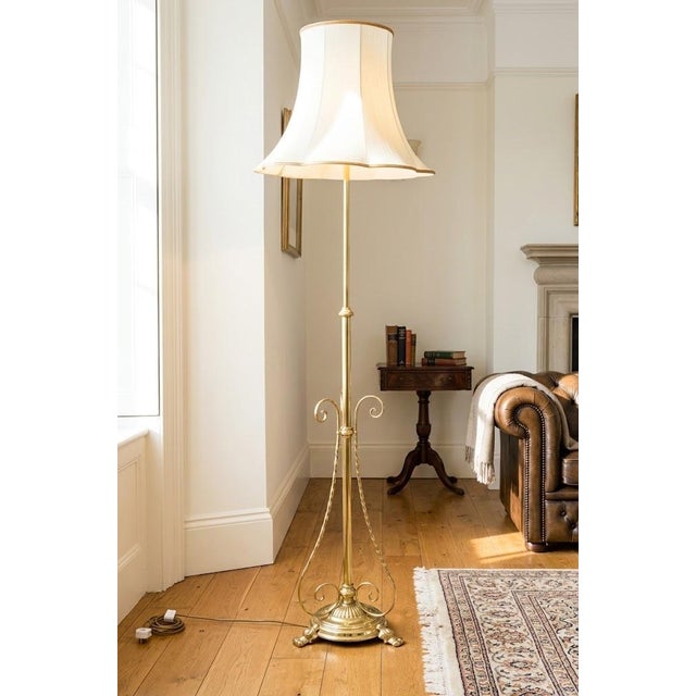 Arts and Crafts English Brass Height Adjustable Floor Lamp, 1900 For Sale - Image 3 of 13