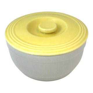 1930s Art Deco Hall Pottery Ceramic Lidded Refrigerator Dish Serving Bowl Gray & Yellow For Sale