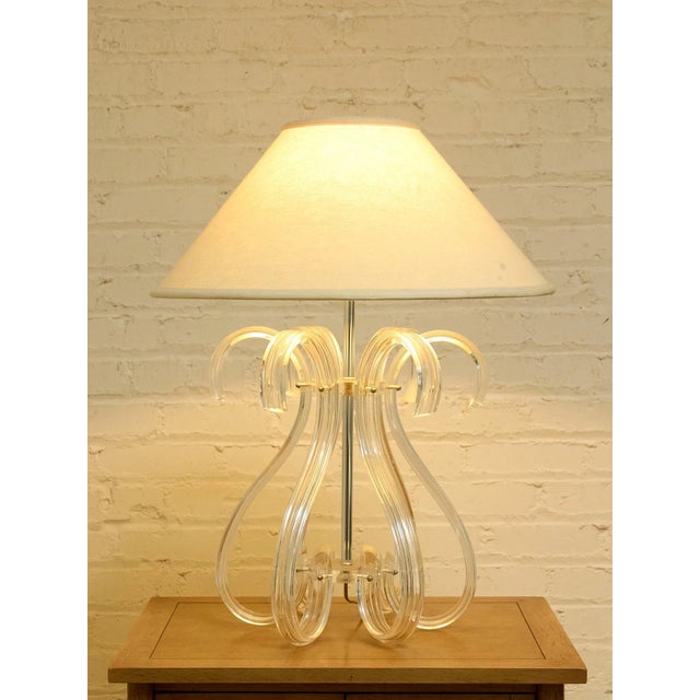 Mid-Century Modern Mid 20th Century Sculptural Lucite Loop Table Lamp With Clear Curved Base and Linen Shade For Sale - Image 3 of 8