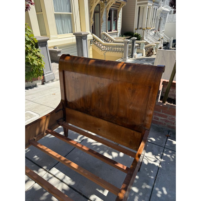 Wood Antique American Empire Flame Mahogany Sleigh Daybed, C. 1820–1840 For Sale - Image 7 of 8